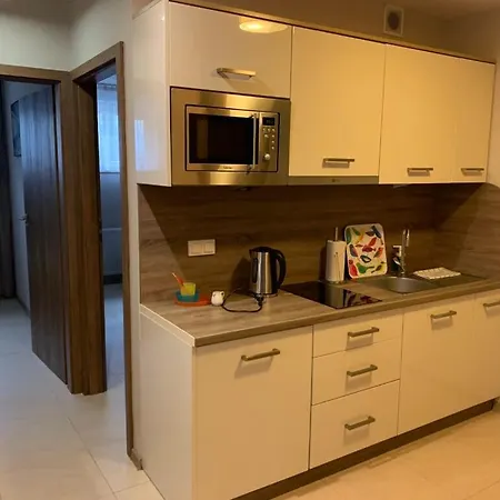 W Marina アパートホテル